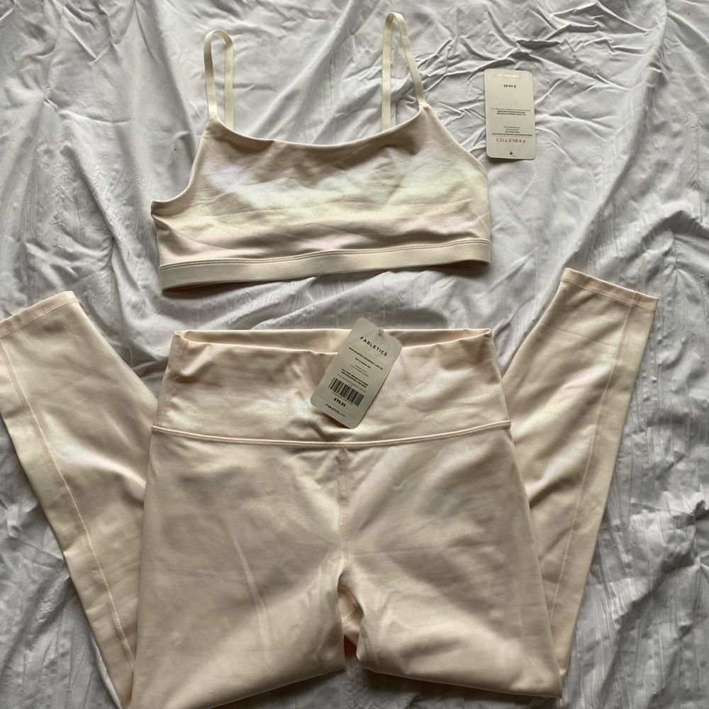 Fabletics Iridescent Outfit